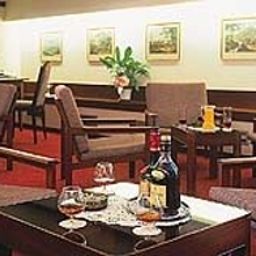 Hall Golden Tulip Central Molitor