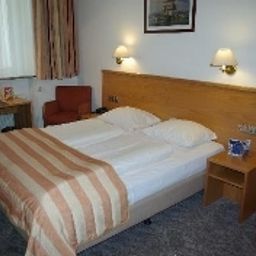  Golden Tulip Central Molitor