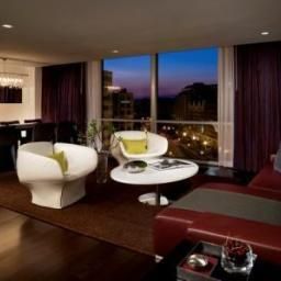 Suite Donovan House