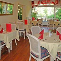 Salle du petit-déjeuner située dans le restaurant Alecsa am Olympiastadion