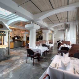 Sala de desayuno en el restaurante Berlin