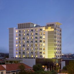 Hotel Santika Pandegiling Surabaya