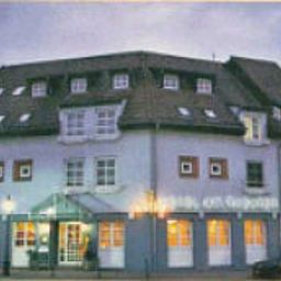 Am Theater Schwetzingen