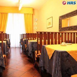 Sala de desayuno en el restaurante Rex
