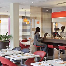 Sala śniadaniowa w restauracji ibis Abidjan Marcory