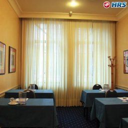 Breakfast room within restaurant Auriga