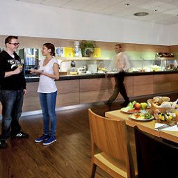 Salle du petit-déjeuner située dans le restaurant ibis Bonn