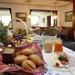Sala de desayuno en el restaurante Friederike Urlaubs- und Wellnesshotel Fotos
