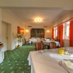 Salle du petit-déjeuner située dans le restaurant Stadt Hamburg