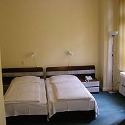 Room Queens Park