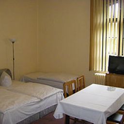 Room Queens Park