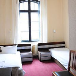 Room Queens Park