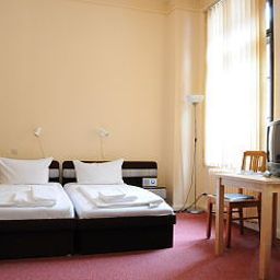 Room Queens Park