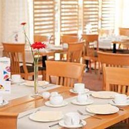 Sala de desayuno en el restaurante Park Inn by Radisson