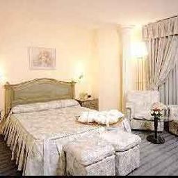 Kyriad - Nimes Centre Ним