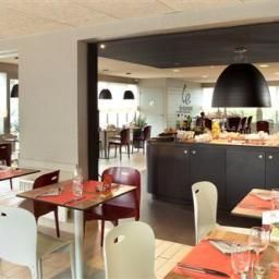 Restaurant CAMPANILE VOISINS LE BRETONNEUX Fotos