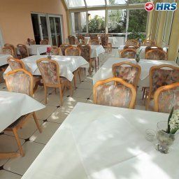 Salle du petit-déjeuner située dans le restaurant Sporthotel Quellberg-Park