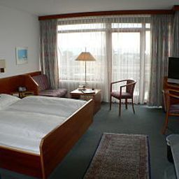 Zimmer Reulein