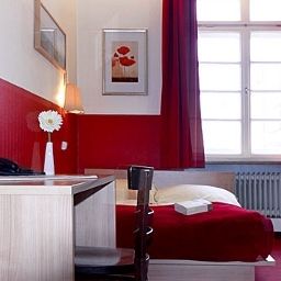  Smart Stay Hotel Station