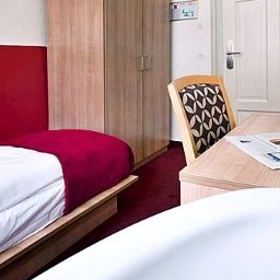  Smart Stay Hotel Station