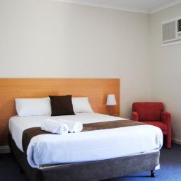  Parkdale Motor Inn