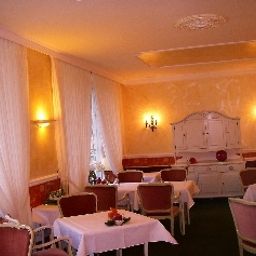 Salle du petit-déjeuner située dans le restaurant Weingärtner Fotos