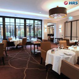 Sala śniadaniowa w restauracji Le Burgundy Paris Luxe