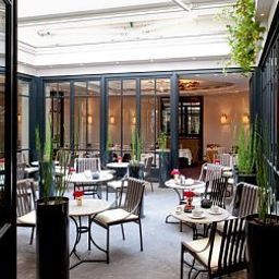 Sala śniadaniowa w restauracji Le Burgundy Paris Luxe
