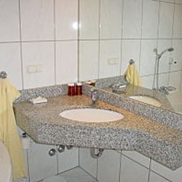 Camera da bagno Zum Rathaus Stadt-gut-Hotel