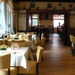 Sala colazione nel ristorante Zum Rathaus Stadt-gut-Hotel