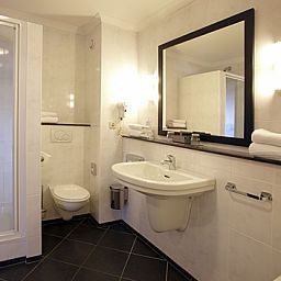 Badezimmer Van der Valk Hotel Volendam