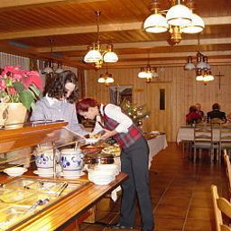 Sala śniadaniowa w restauracji Alpenblick Wellnesshotel