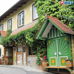 Exterior view Häuserl im Wald Fotos