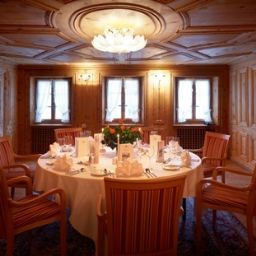 Salle du petit-déjeuner Seehof Davos Hotel