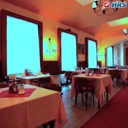 Breakfast room within restaurant Three Crowns