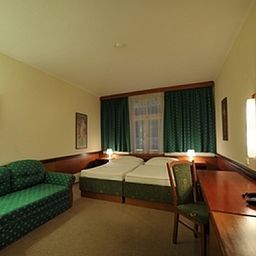 Room Three Crowns