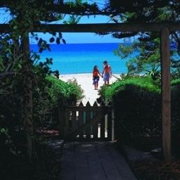 Фасад Kims Beach Hideaway