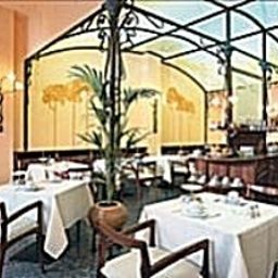 Salle du petit-déjeuner située dans le restaurant Colombus