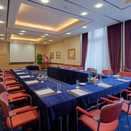 Конференц-зал carathotel