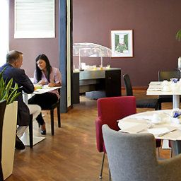 Salle du petit-déjeuner située dans le restaurant Novotel Genova City