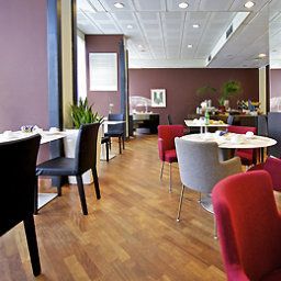Salle du petit-déjeuner située dans le restaurant Novotel Genova City