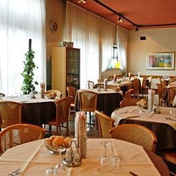 Breakfast room within restaurant Sud Point Fotos