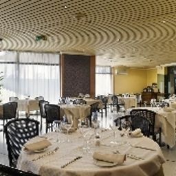 Salle du petit-déjeuner située dans le restaurant UNA Hotel Lodi