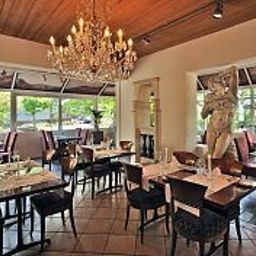 Breakfast room within restaurant Martinshof Fotos