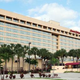 Фасад Howard Johnson Plaza Hotel - Miami Airport