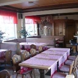 Sala de desayuno en el restaurante Alpenhotel Zum Ratsherrn