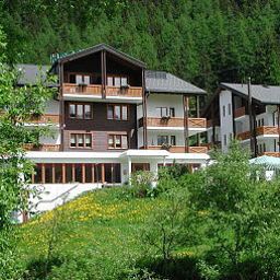 Exterior view Hubertus Fotos