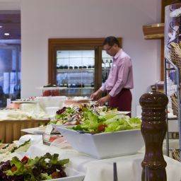Salle du petit-déjeuner Mamaison Imperial Business & Conference