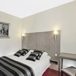  A l'hotel des Roys