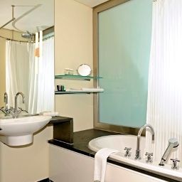 Bathroom Innside Frankfurt Eurotheum